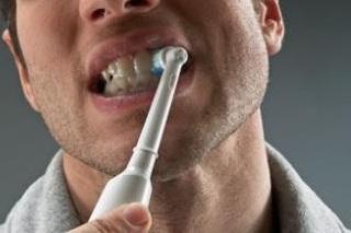 Cleaning teeth with an electric toothbrush for a healthier smile